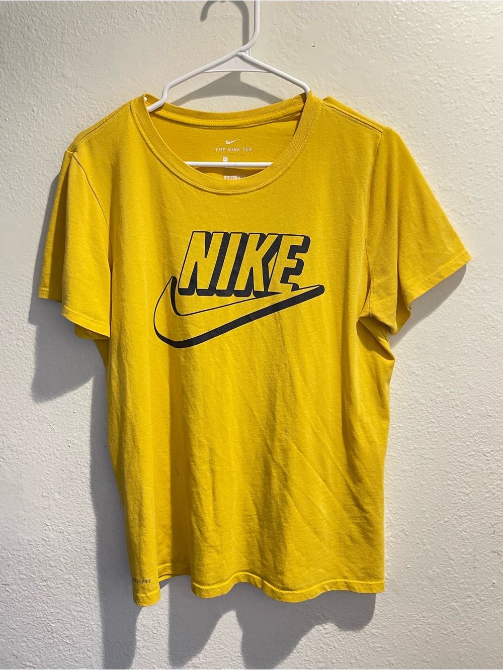 Nike Dri-FIT Graphic T-Shirt Kids Yellow Black Swoosh Spellout Logo Tee Size L